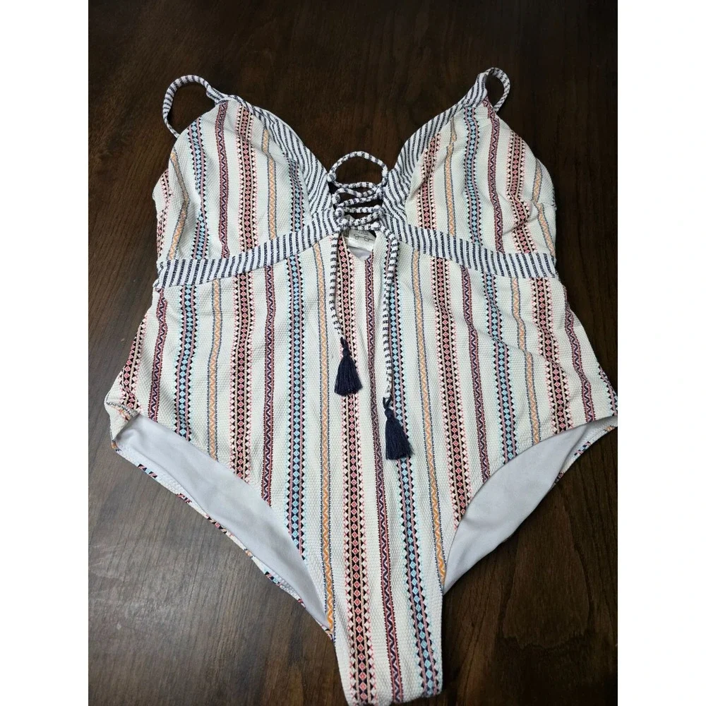 Jessica Simpson Aztec Boho Front Lace-Up One-Piece Swimsuit Size.  XL H3